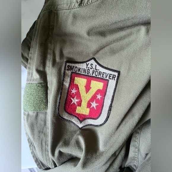 Yves Saint Laurent - Picture 8 of 12